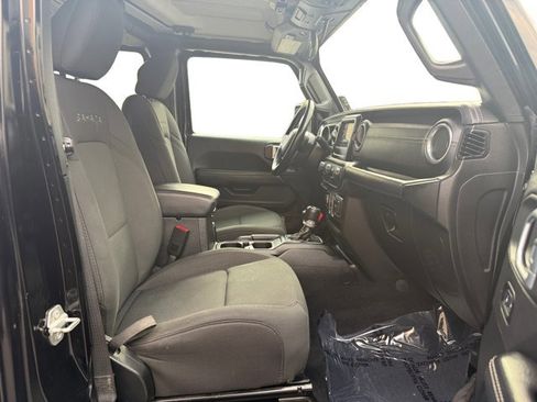 Used 2020 Jeep Wrangler Unlimited Sahara image 12