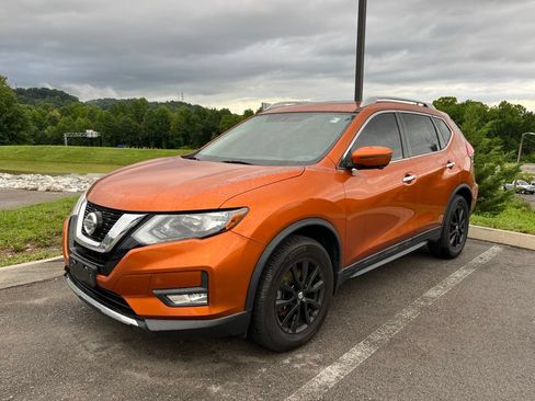 Used 2017 Nissan Rogue SV AWD/4WD image 1