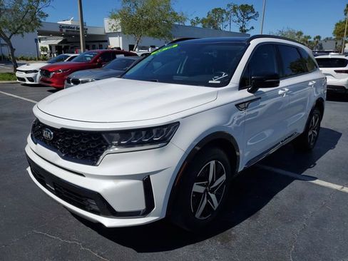 Used 2021 Kia Sorento EX w/ Panoramic Sunroof Package FWD image 2