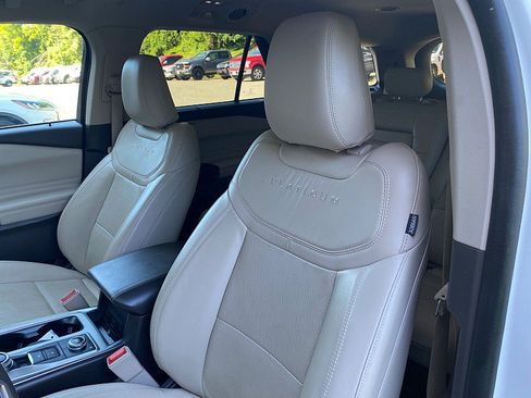 Used 2023 Ford Explorer Platinum w/ Technology Package AWD/4WD image 25