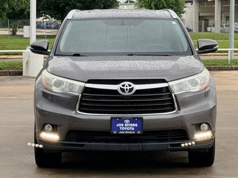 Used 2016 Toyota Highlander Limited FWD image 3