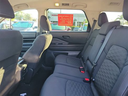 Certified 2024 Nissan Pathfinder SV w/ Black Appearance Package image 7