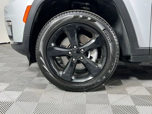 Used 2025 Jeep Grand Cherokee L Limited w/ Black Appearance Package image 33