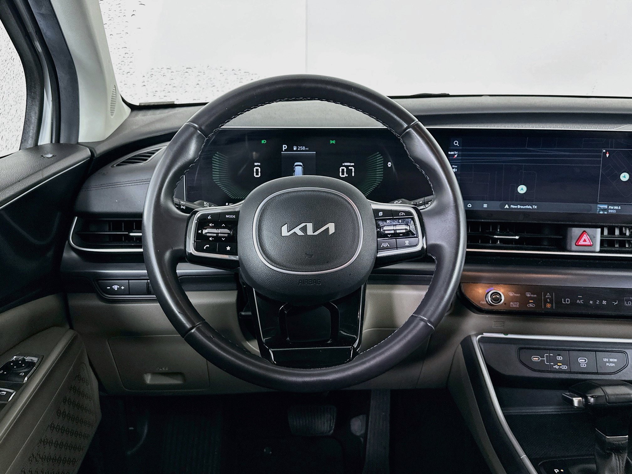 Used 2025 Kia Carnival FWD image 18