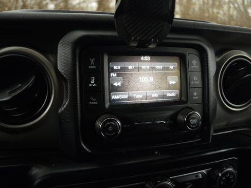 Used 2019 Jeep Wrangler Unlimited Sport image 9