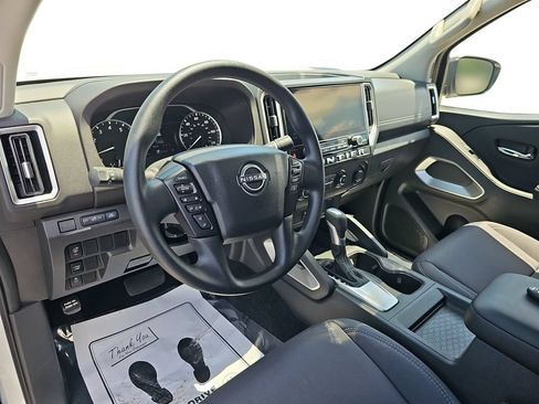 Used 2025 Nissan Frontier SV RWD image 16