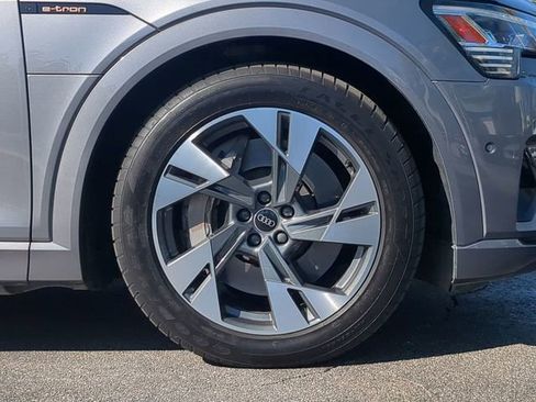 Used 2021 Audi e-tron Premium Plus w/ Premium Plus Package image 11