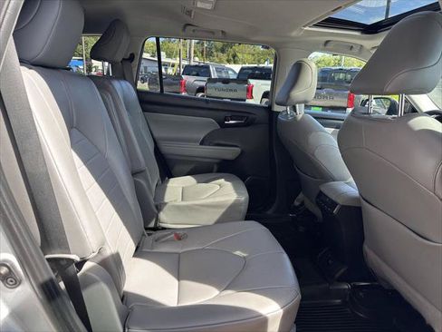 Certified 2021 Toyota Highlander XLE AWD/4WD image 22