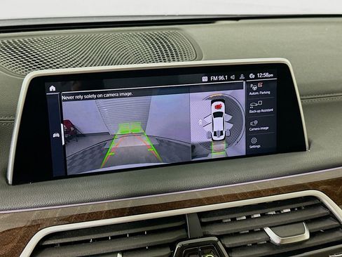 Used 2022 BMW 740i image 14