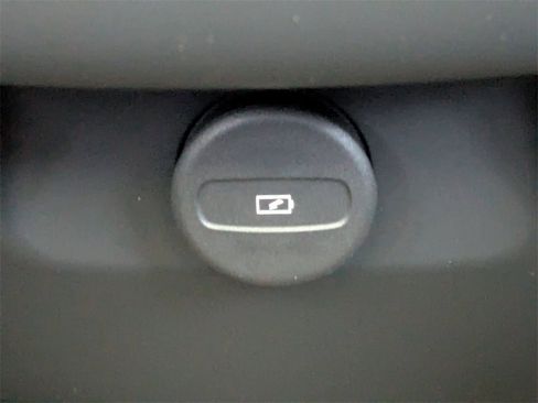 New 2026 Volvo XC60 B5 Plus w/ Protection Package Premier image 17