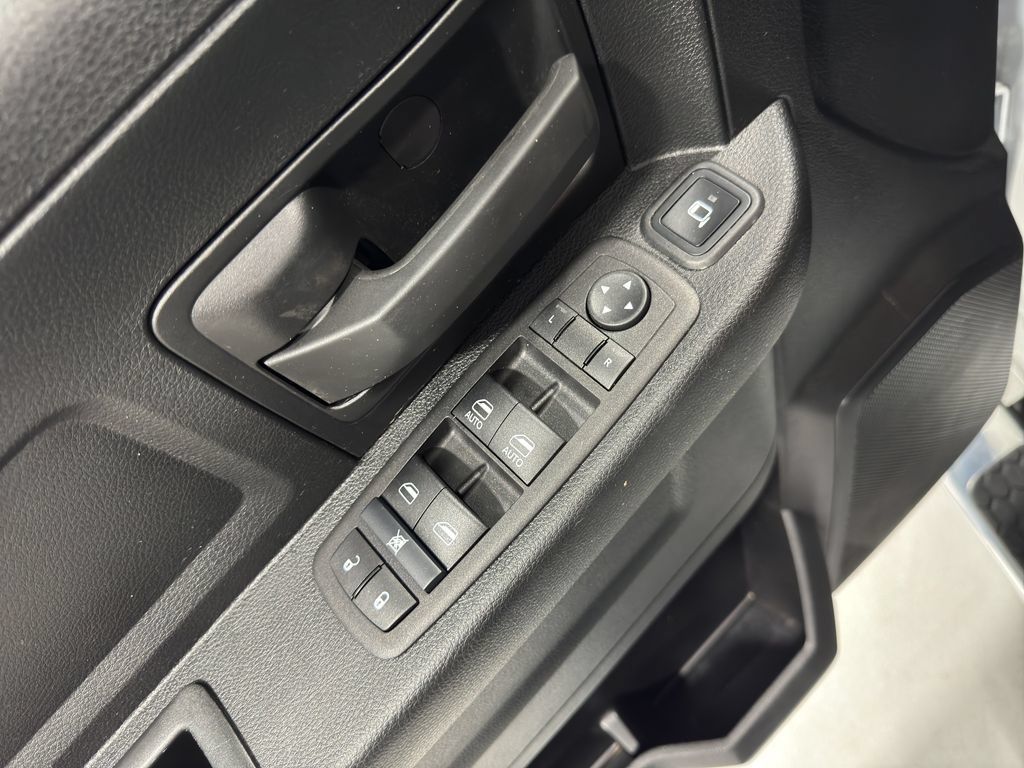 Used 2024 RAM 5500 Tradesman w/ Chrome Appearance Group AWD/4WD image 19