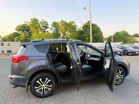 Used 2014 Toyota RAV4 LE AWD/4WD image 9