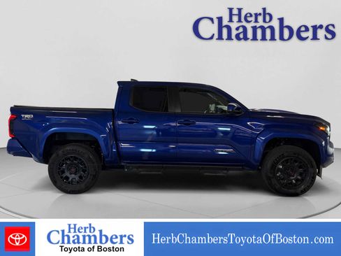 Used 2025 Toyota Tacoma TRD Sport AWD/4WD image 10