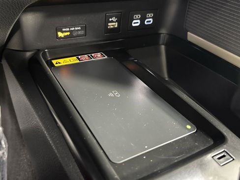 Used 2025 Toyota Camry SE w/ Convenience Package image 34