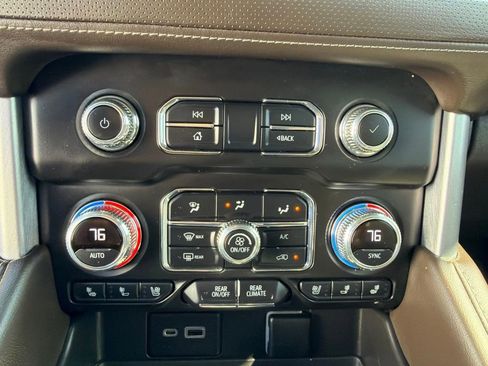 Used 2023 GMC Yukon SLT AWD/4WD image 38