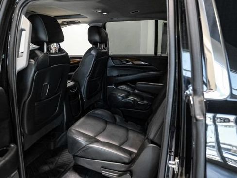 Used 2020 Cadillac Escalade ESV Luxury RWD image 34