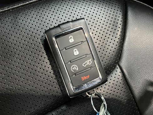 Used 2023 Jeep Grand Cherokee Limited w/ Luxury Tech Group II AWD/4WD image 33