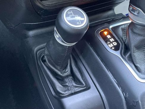 Used 2021 Jeep Wrangler Unlimited Sahara AWD/4WD image 29