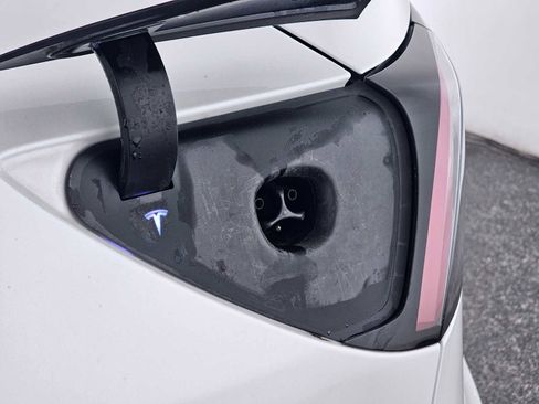 Used 2022 Tesla Model 3 Standard Range image 15