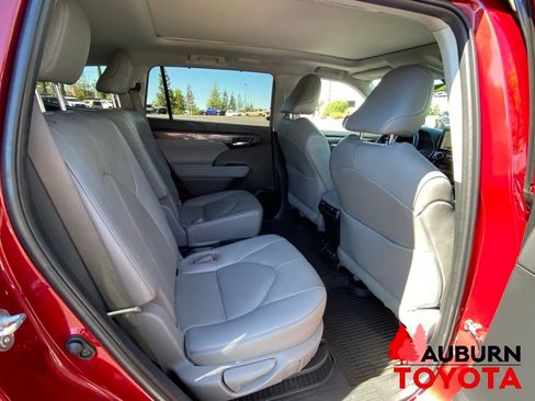 Used 2023 Toyota Highlander Platinum AWD/4WD image 20