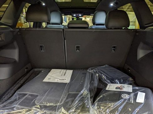 New 2025 Volkswagen Tiguan SE R-Line image 28