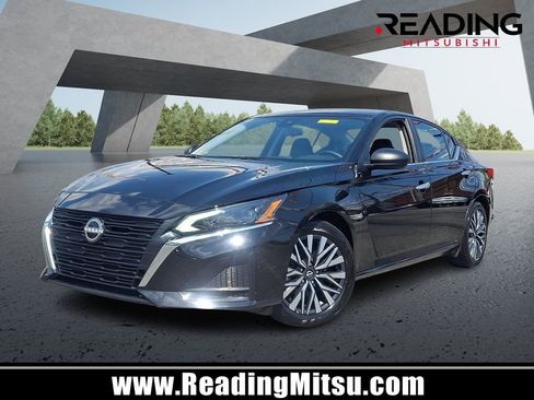 Used 2025 Nissan Altima 2.5 SV FWD image 1