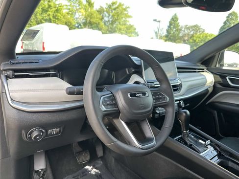 Used 2025 Jeep Compass Limited w/ Elite Group AWD/4WD image 16