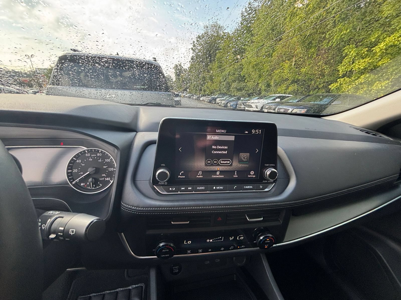 Used 2025 Nissan Rogue SV AWD/4WD image 16