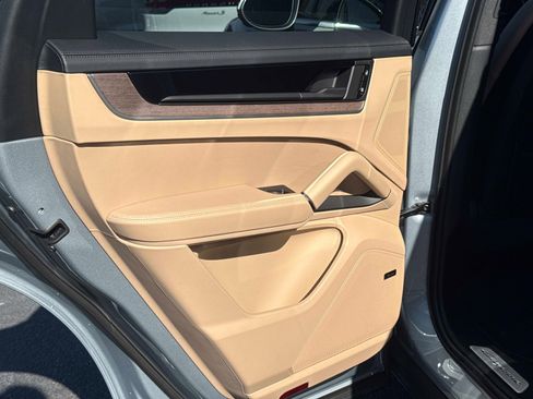 New 2026 Porsche Cayenne Base image 12