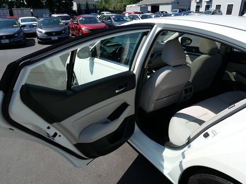 Used 2020 Nissan Altima 2.5 SV FWD image 28