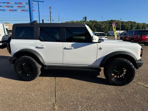 Used 2024 Ford Bronco Outer Banks w/ Sasquatch Package AWD/4WD image 6