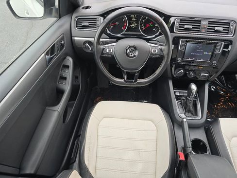 Used 2016 Volkswagen Jetta Sport FWD image 28