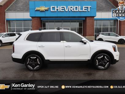 Used 2024 Kia Telluride EX w/ EX Captain's Chair Package