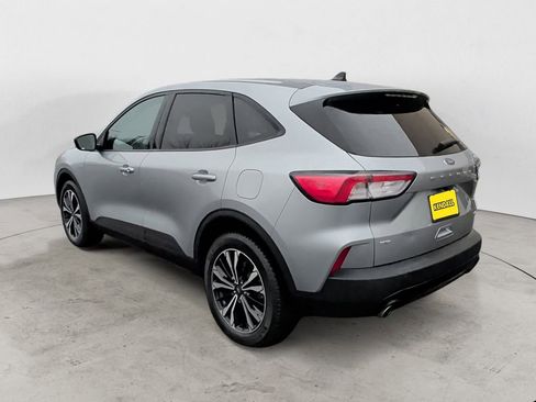 Used 2021 Ford Escape SE w/ SE Sport Appearance Package image 3