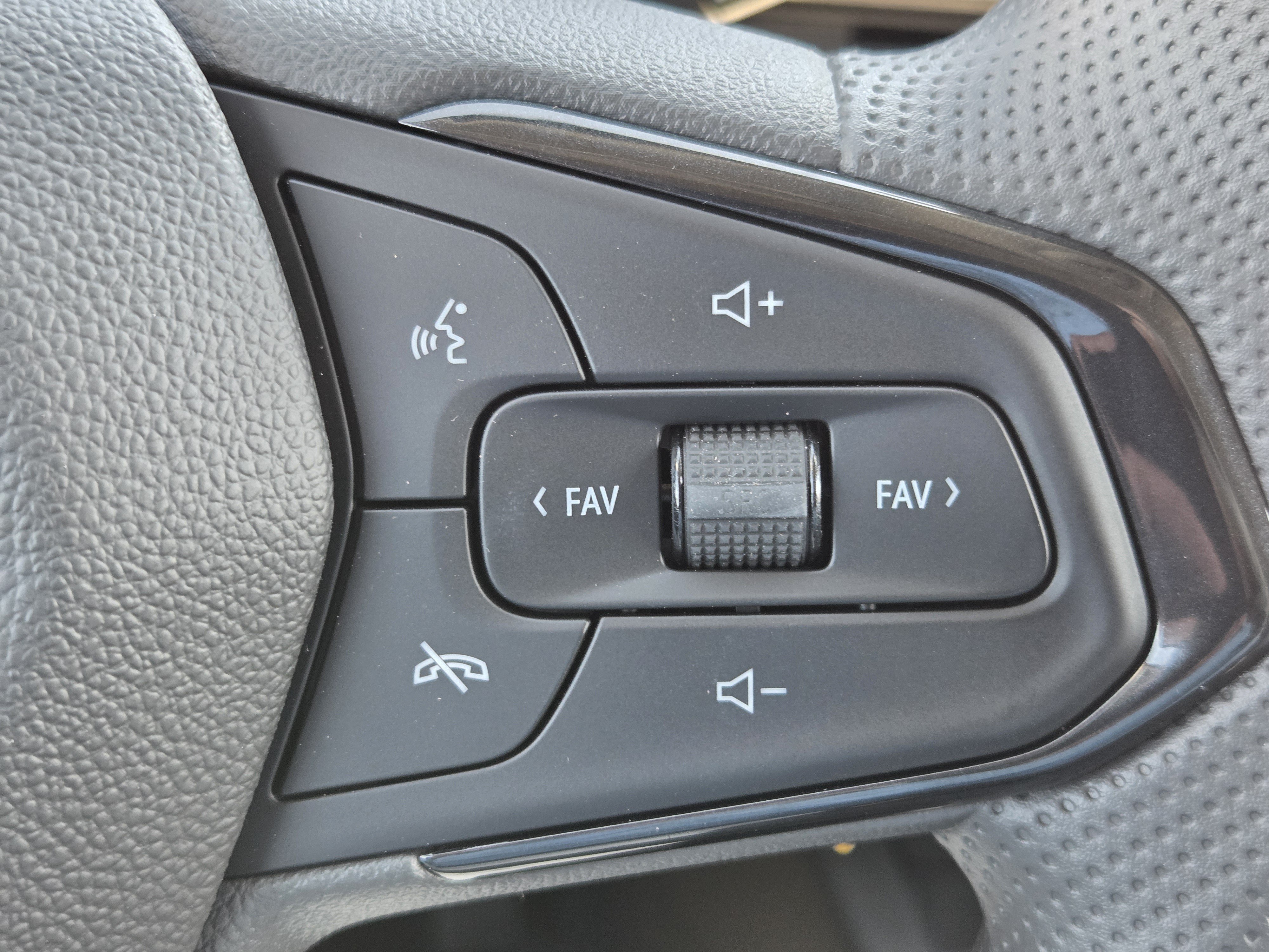 New 2026 Chevrolet Trax LS w/ LS Convenience Package FWD image 15