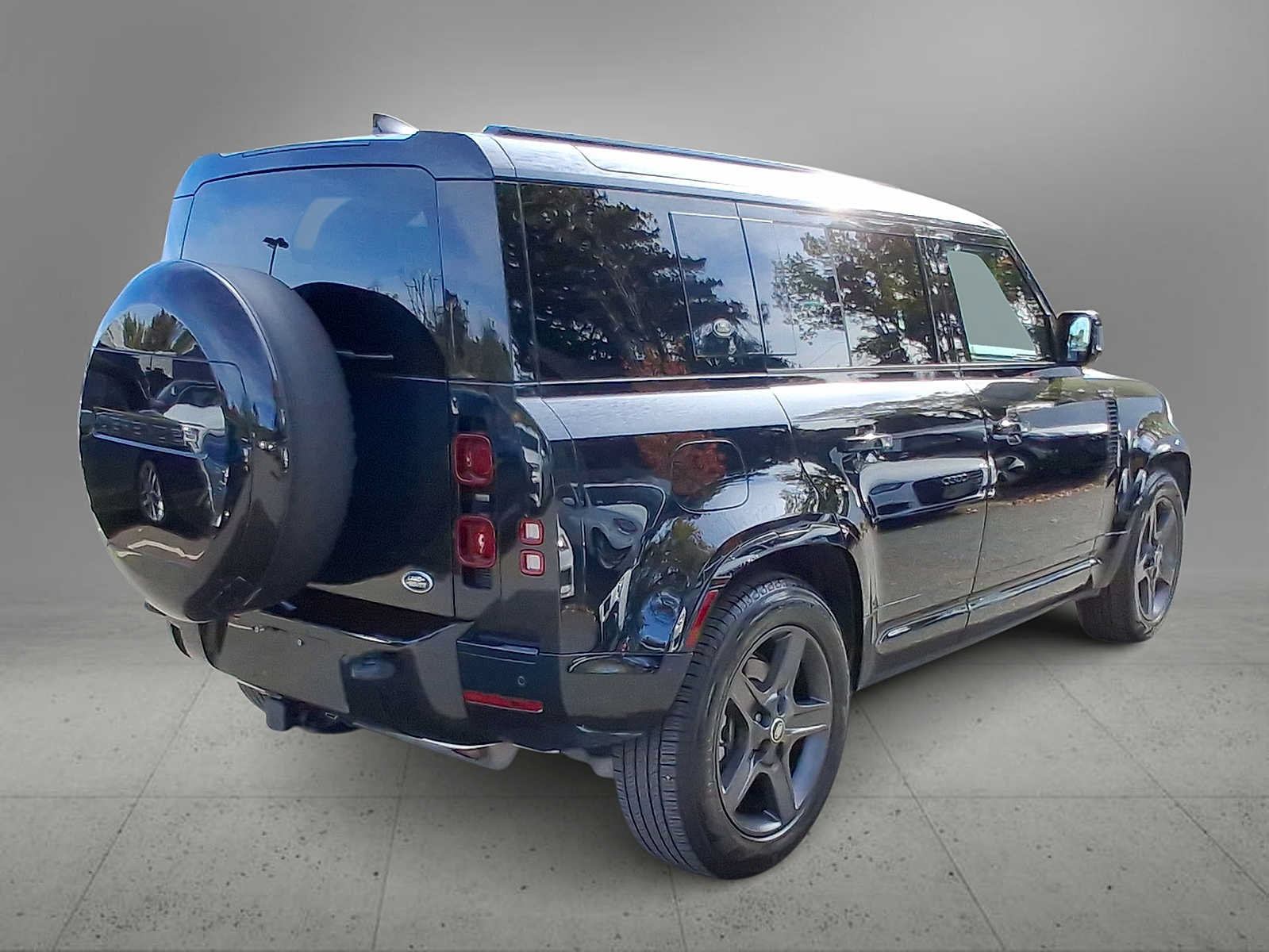 Used 2023 Land Rover Defender 110 X-Dynamic SE AWD/4WD image 8