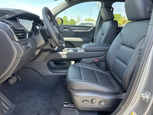 New 2026 GMC Acadia Elevation w/ Elevation Premium Package AWD/4WD image 13