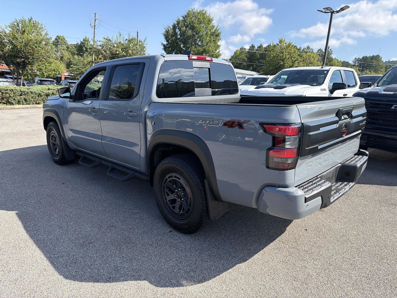 Used 2025 Nissan Frontier PRO-4X AWD/4WD image 2