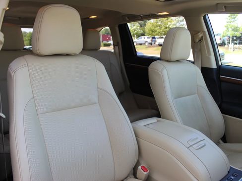 Used 2018 Toyota Highlander Limited AWD/4WD image 30