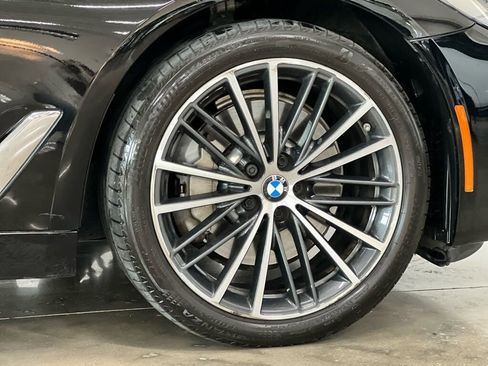 Used 2022 BMW 530i w/ M Sport Package image 10