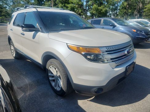 Used 2014 Ford Explorer XLT AWD/4WD image 2
