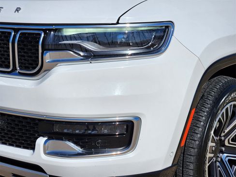 Used 2023 Jeep Wagoneer L Series II image 8