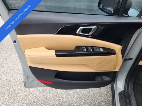 Used 2022 Kia Carnival EX FWD image 9
