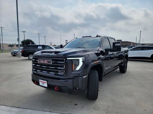 Used 2025 GMC Sierra 2500 AT4 w/ AT4 Premium Plus Package AWD/4WD image 3