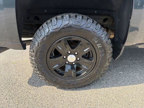 Used 2019 Chevrolet Silverado 1500 LT AWD/4WD image 14