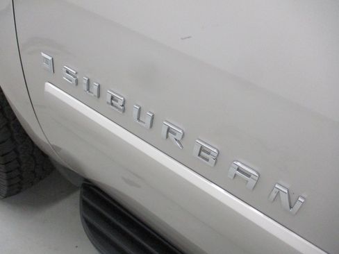 Used 2007 Chevrolet Suburban 2500 LT w/ LT Preferred Equipment Group AWD/4WD image 5
