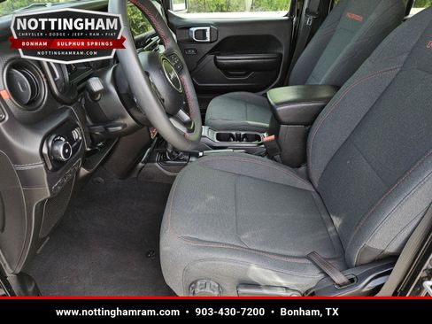 Used 2024 Jeep Wrangler Unlimited Rubicon AWD/4WD image 23