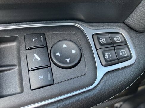 Used 2024 RAM 2500 Big Horn w/ Sport Appearance Package image 16