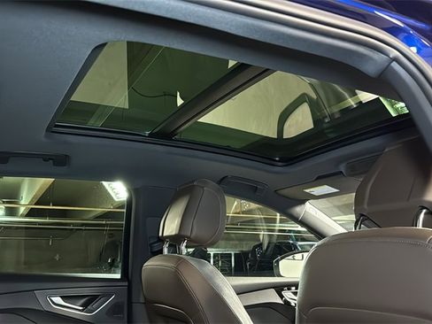 Used 2024 Audi Q4 e-tron Prestige image 14