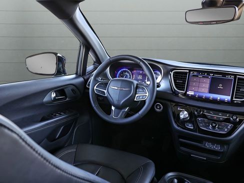 Used 2025 Chrysler Pacifica Select FWD image 31